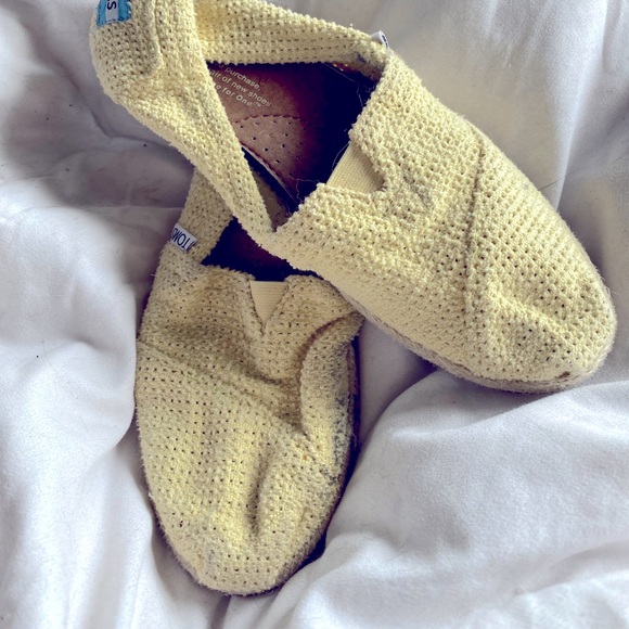 Sunshine Yellow Toms - Picture 1 of 1